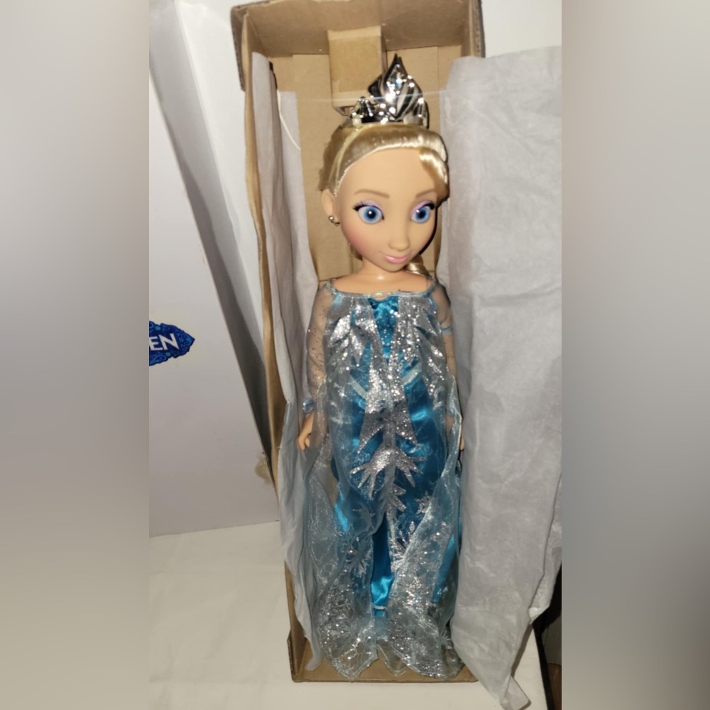 Disney Princess Frozen Elsa Collectible Doll
